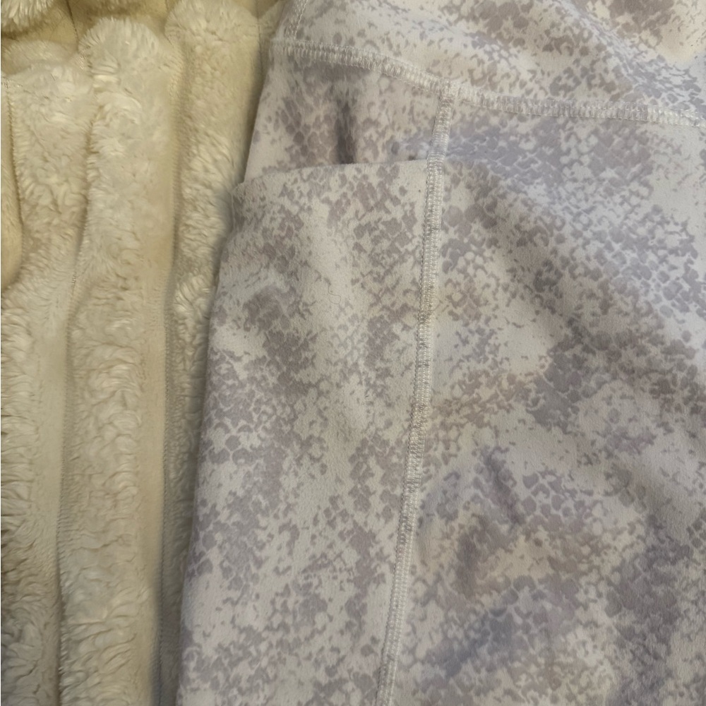 RBX Cream and Gray Patterned Fabric - Picture 3 of 4